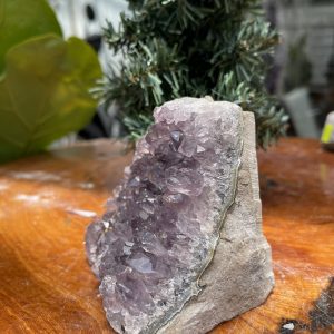 HỐC THẠCH ANH TÍM NHỎ – SMALL AMETHYST GEODE (TV267), KL: 0.718KG, KT: 10×9 CM