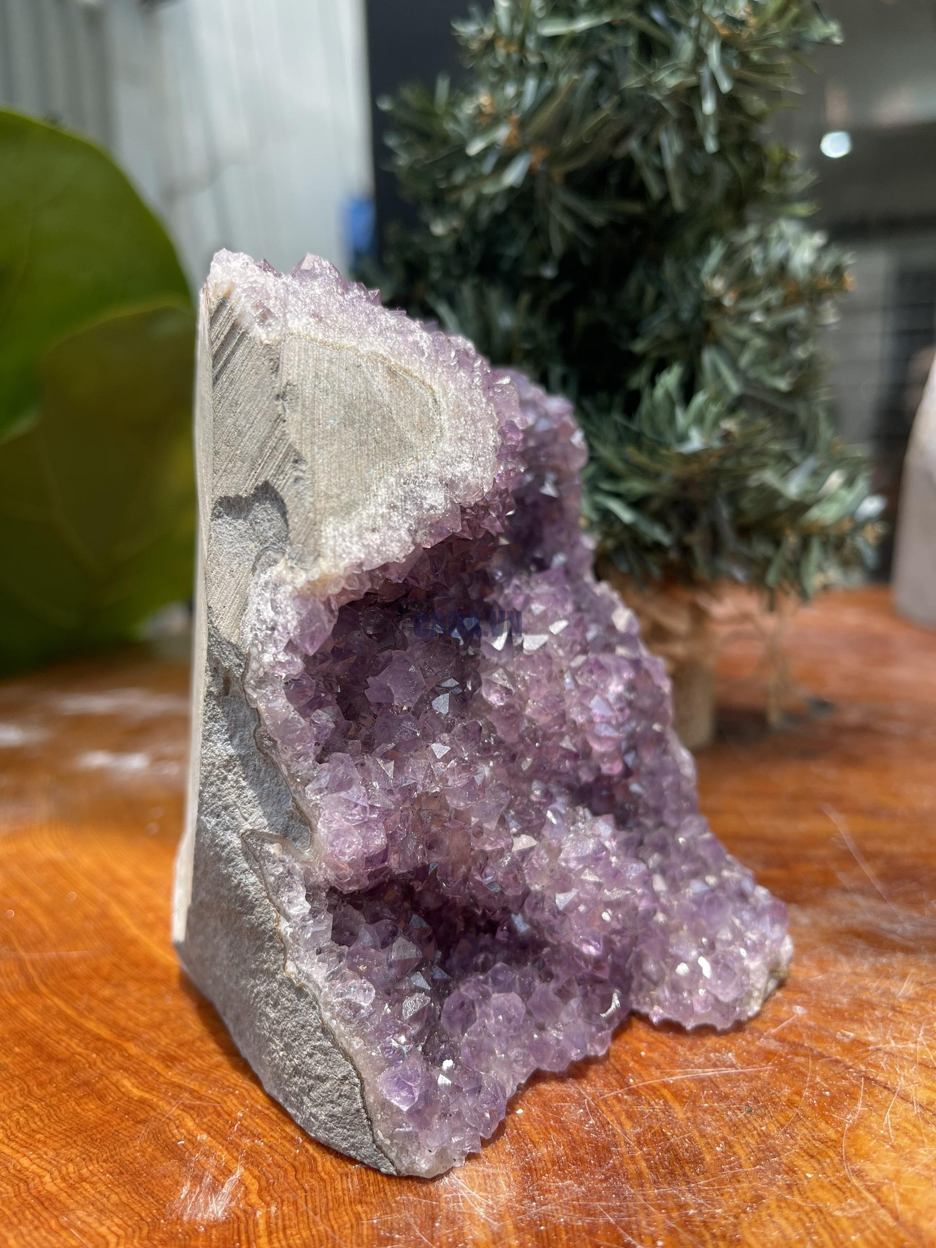 HỐC THẠCH ANH TÍM NHỎ – SMALL AMETHYST GEODE (TV255), KL: 0.966KG, KT: 12×8 CM