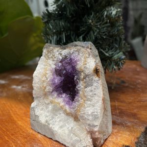 HỐC THẠCH ANH TÍM NHỎ – SMALL AMETHYST GEODE (TV293), KL: 0.628 KG, KT: 10×8 CM