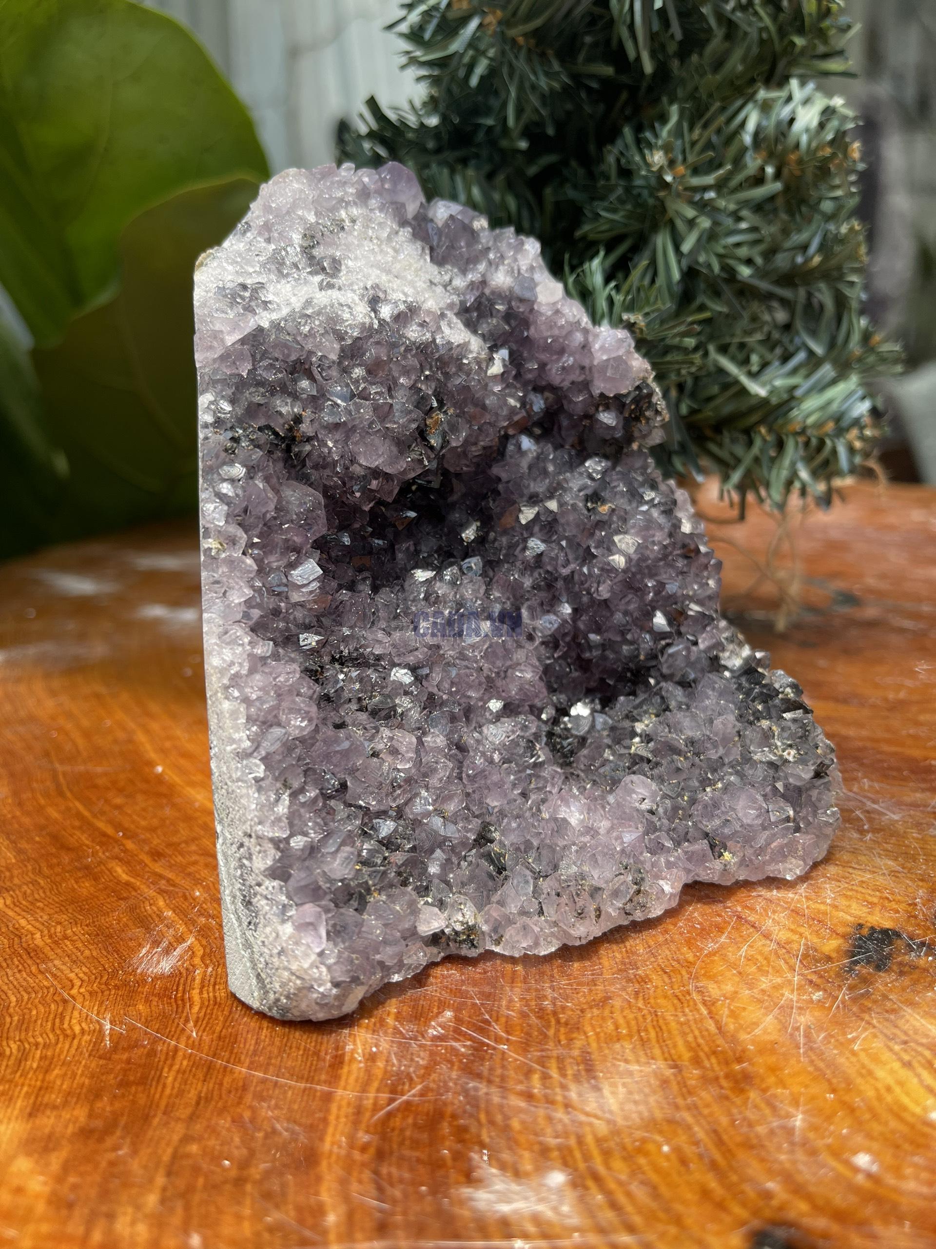 HỐC THẠCH ANH TÍM NHỎ – SMALL AMETHYST GEODE (TV262), KL: 0.782KG, KT: 13×10 CM )