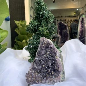 HỐC THẠCH ANH TÍM NHỎ – SMALL AMETHYST (TV372), KL: 0.956 KG, KT: 13 x 11 CM 