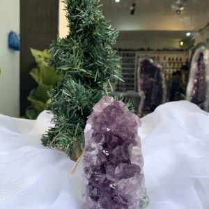HỐC THẠCH ANH TÍM NHỎ – SMALL AMETHYST GEODE (TV258), KL: 0.712KG, KT: 12x7 CM