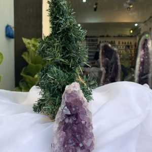 HỐC THẠCH ANH TÍM NHỎ – SMALL AMETHYST (TV371), KL: 0.624 KG, KT: 10 x 7 CM 