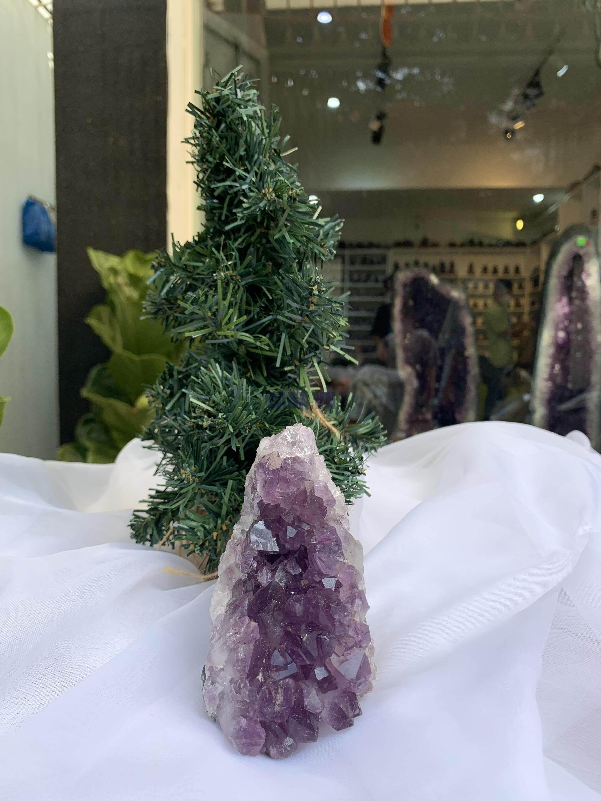 HỐC THẠCH ANH TÍM NHỎ – SMALL AMETHYST (TV371), KL: 0.624 KG, KT: 10 x 7 CM 