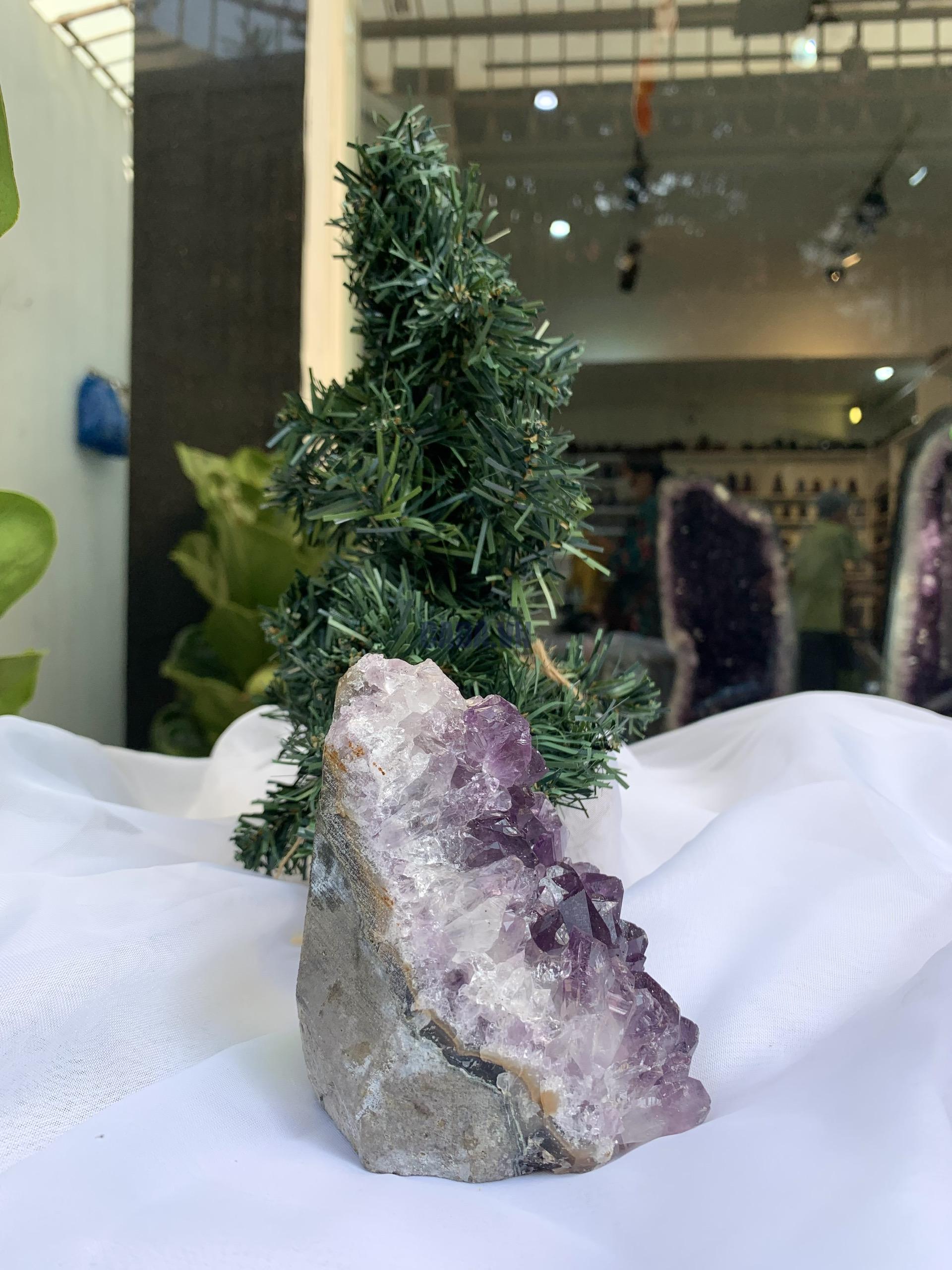 HỐC THẠCH ANH TÍM NHỎ – SMALL AMETHYST (TV371), KL: 0.624 KG, KT: 10 x 7 CM 