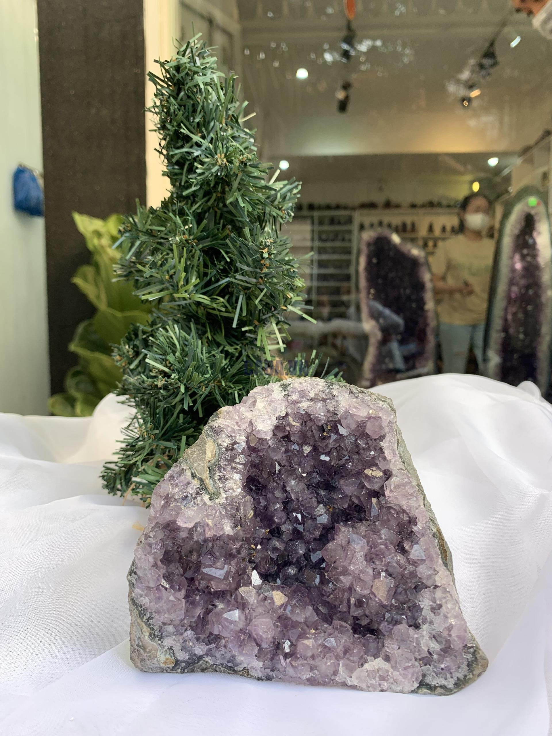 HỐC THẠCH ANH TÍM NHỎ – SMALL AMETHYST GEODE (TV259), KL: 1.058KG, KT: 12x13 CM