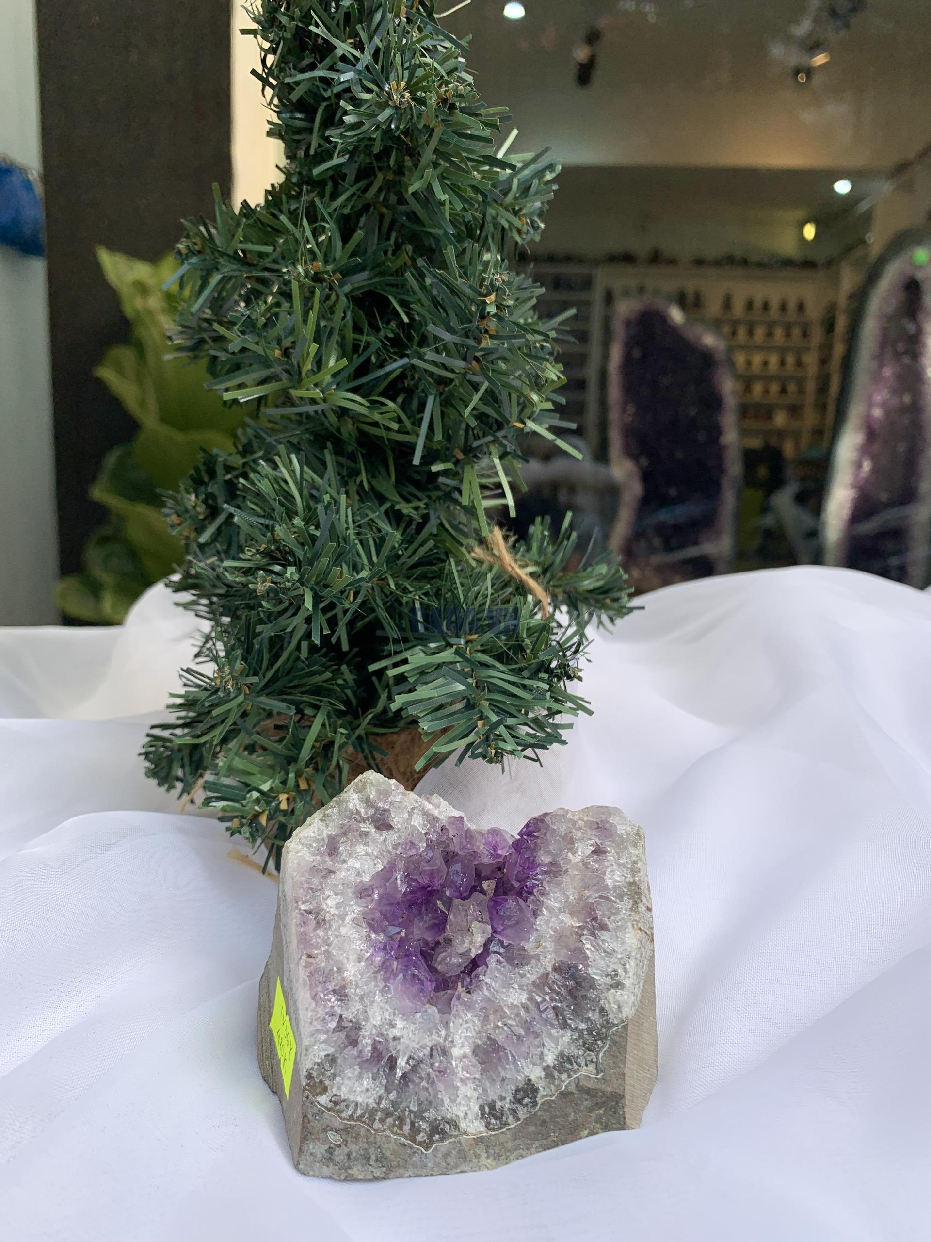 HỐC THẠCH ANH TÍM NHỎ – SMALL AMETHYST (TV368), KL: 0.416 KG, KT: 6 x 8 CM