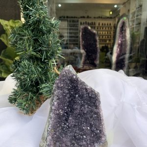 HỐC THẠCH ANH TÍM NHỎ – SMALL AMETHYST (TV364), KL: 0.692 KG, KT: 13 x 10 CM     