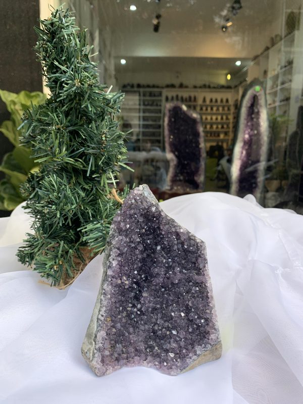 HỐC THẠCH ANH TÍM NHỎ – SMALL AMETHYST (TV364), KL: 0.692 KG, KT: 13 x 10 CM     