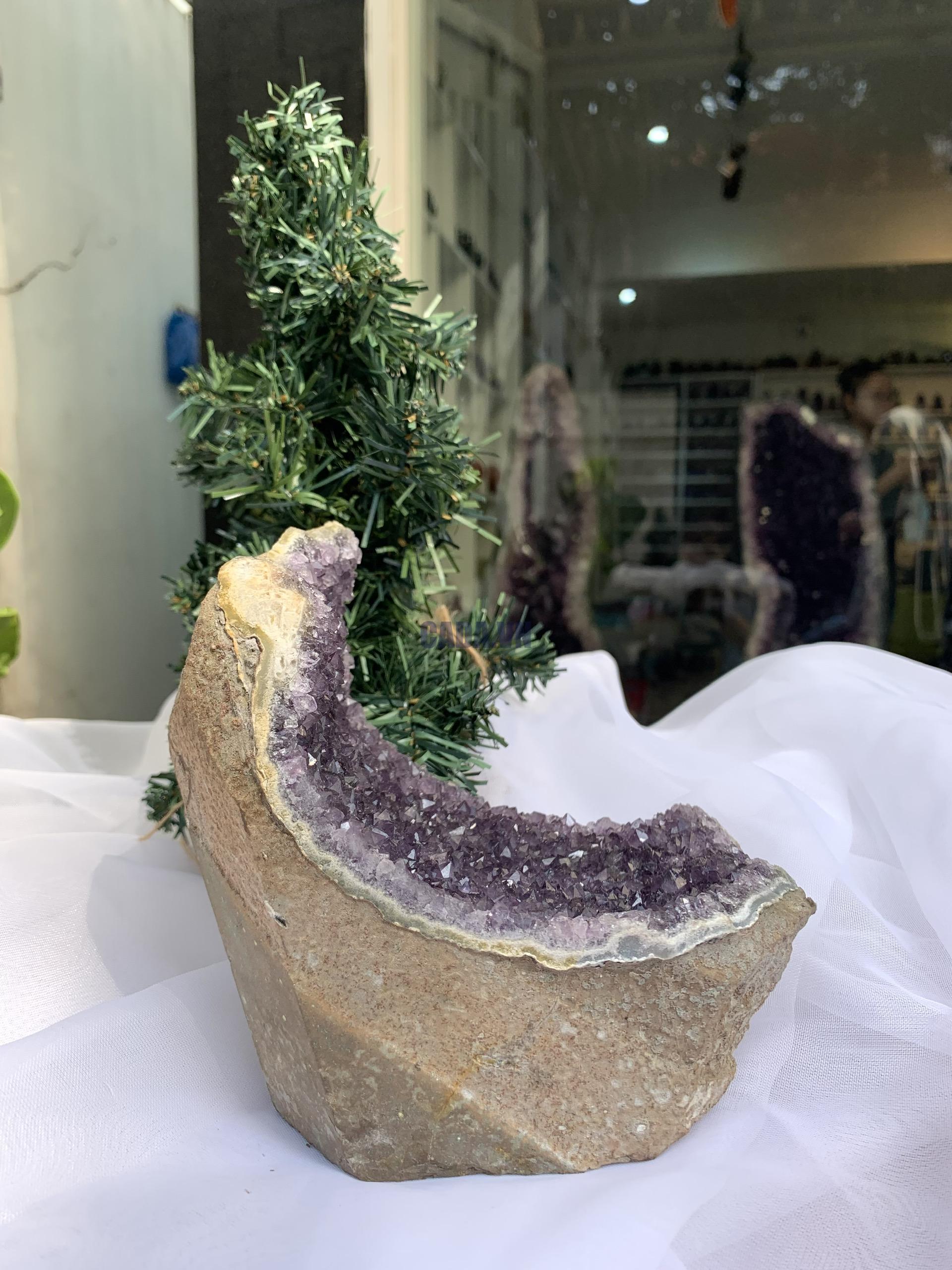 HỐC THẠCH ANH TÍM NHỎ – SMALL AMETHYST GEODE (TV285), KL: 1.584KG, KT: 15x10CM