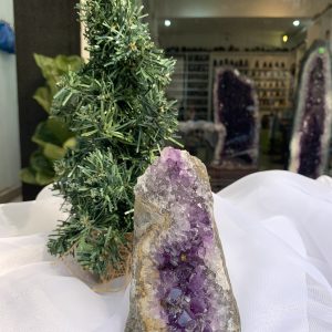 HỐC THẠCH ANH TÍM NHỎ – SMALL AMETHYST (TV382), KL: 0.478KG, KT: 13.2 x 7 CM