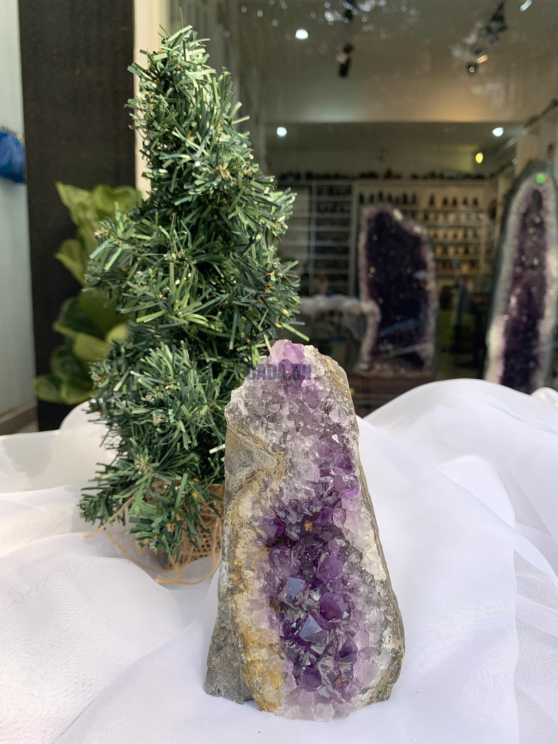 HỐC THẠCH ANH TÍM NHỎ – SMALL AMETHYST (TV382), KL: 0.478KG, KT: 13.2 x 7 CM