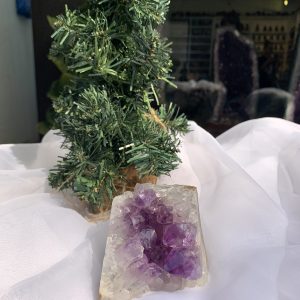 HỐC THẠCH ANH TÍM NHỎ – SMALL AMETHYST GEODE (TV251), KL: 0.428KG, KT: 7x8 CM HỐC THẠCH ANH TÍM NHỎ – SMALL AMETHYST GEODE (TV251), KL: 0.428KG, KT: 7x8 CM