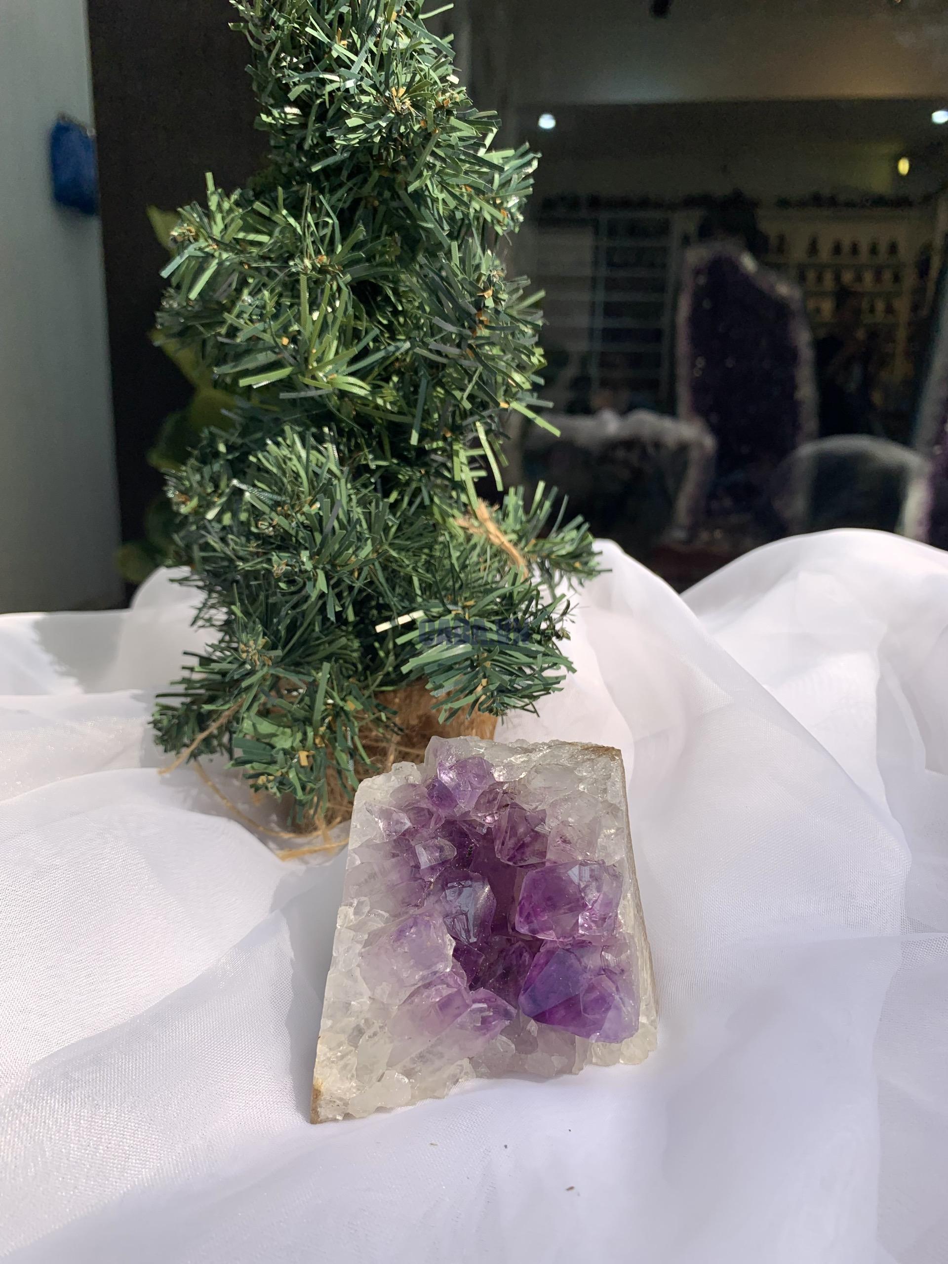 HỐC THẠCH ANH TÍM NHỎ – SMALL AMETHYST GEODE (TV251), KL: 0.428KG, KT: 7x8 CM HỐC THẠCH ANH TÍM NHỎ – SMALL AMETHYST GEODE (TV251), KL: 0.428KG, KT: 7x8 CM