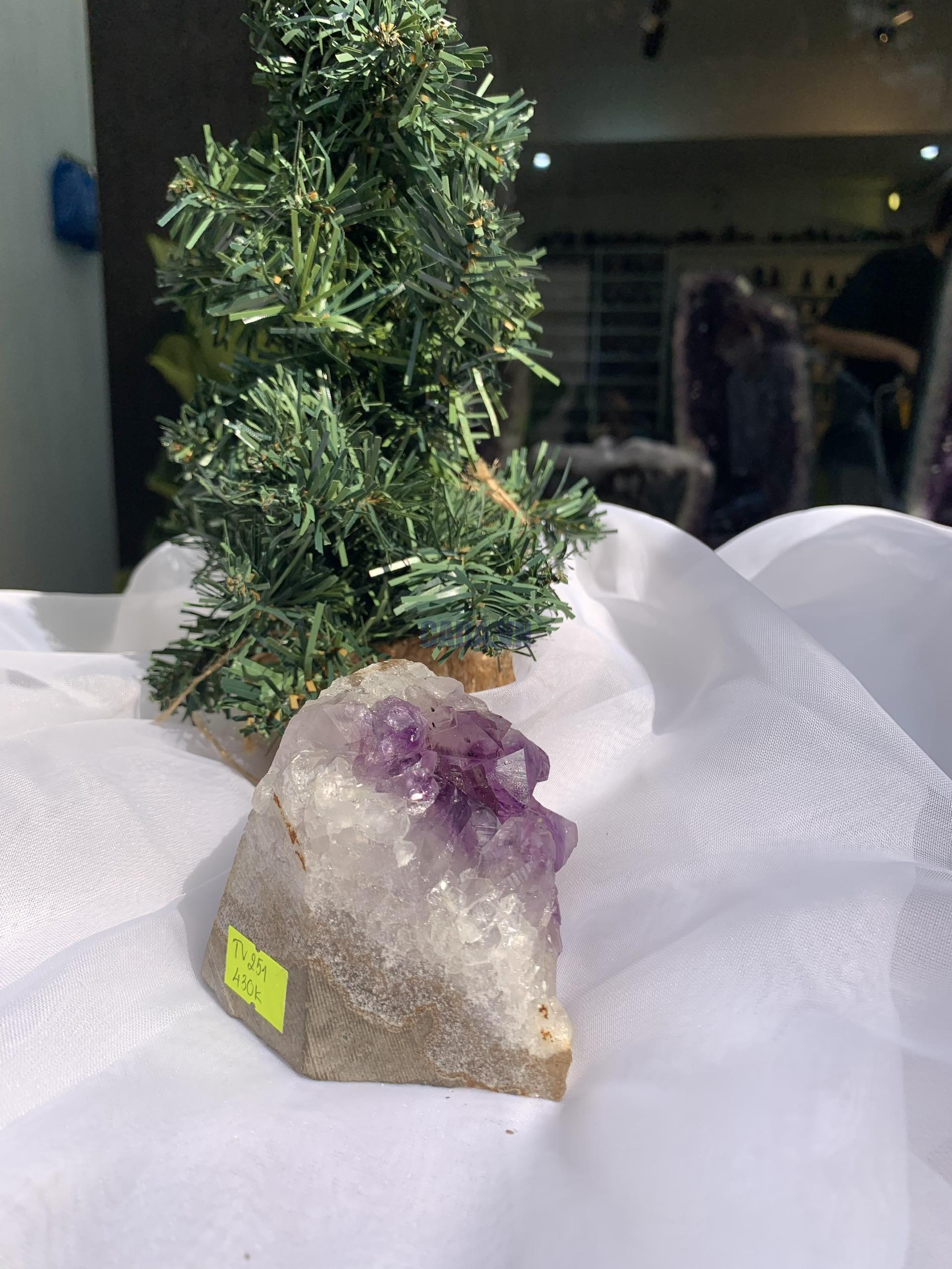 HỐC THẠCH ANH TÍM NHỎ – SMALL AMETHYST GEODE (TV251), KL: 0.428KG, KT: 7x8 CM