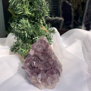 HỐC THẠCH ANH TÍM NHỎ – SMALL AMETHYST (TV379), KL: 0.5 KG, KT: 10.3 x 8.1 CM