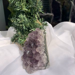 HỐC THẠCH ANH TÍM NHỎ – SMALL AMETHYST (TV379), KL: 0.5 KG, KT: 10.3 x 8.1 CM