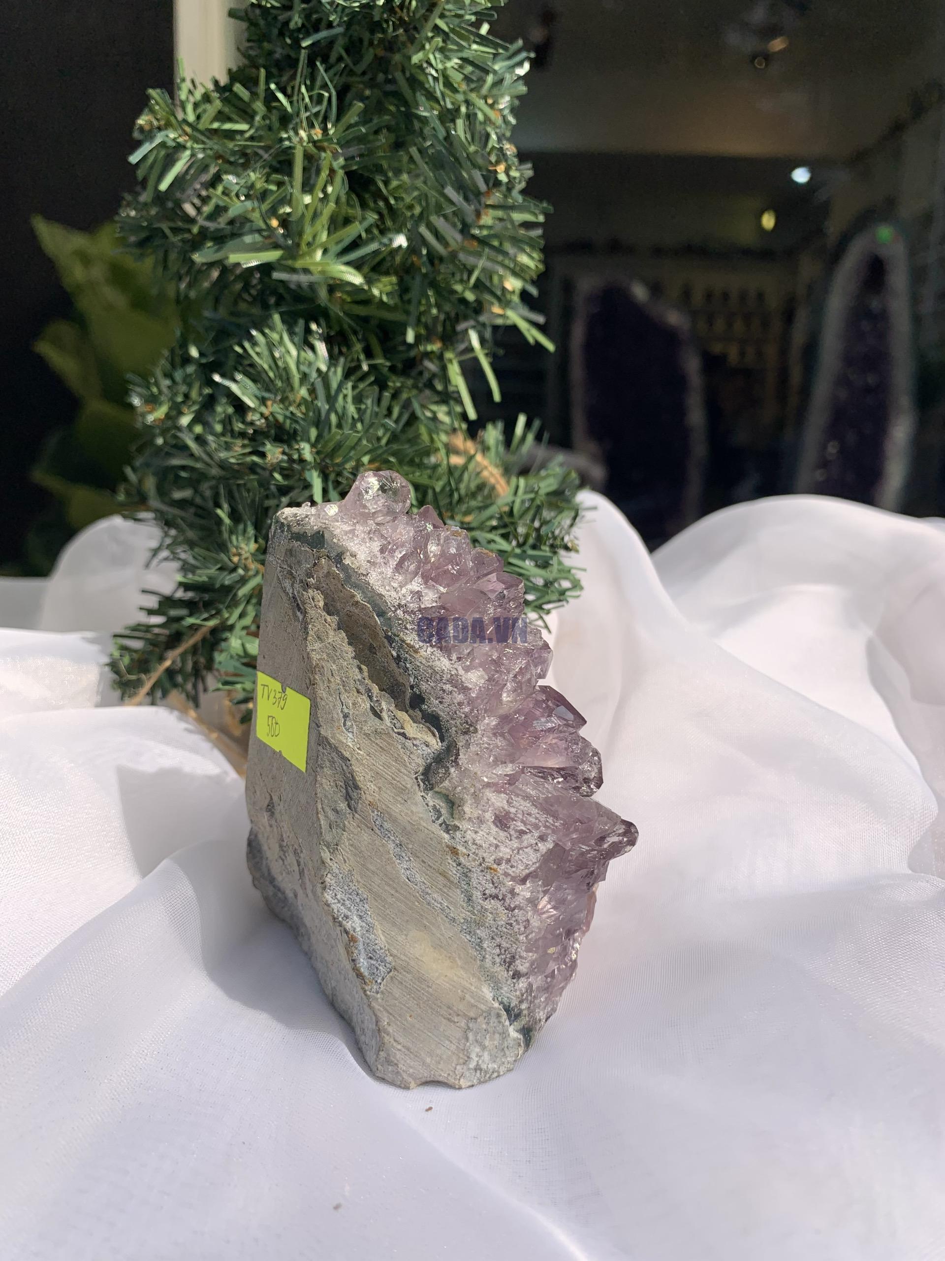 HỐC THẠCH ANH TÍM NHỎ – SMALL AMETHYST (TV379), KL: 0.5 KG, KT: 10.3 x 8.1 CM