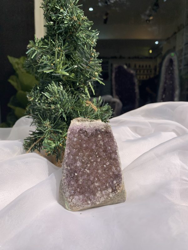 HỐC THẠCH ANH TÍM NHỎ – SMALL AMETHYST (TV378), KL: 0.446 KG, KT: 9.1 x 7 CM 