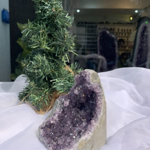 HỐC THẠCH ANH TÍM NHỎ – SMALL AMETHYST GEODE (TV257), KL: 0.764KG, KT: 13x8CM