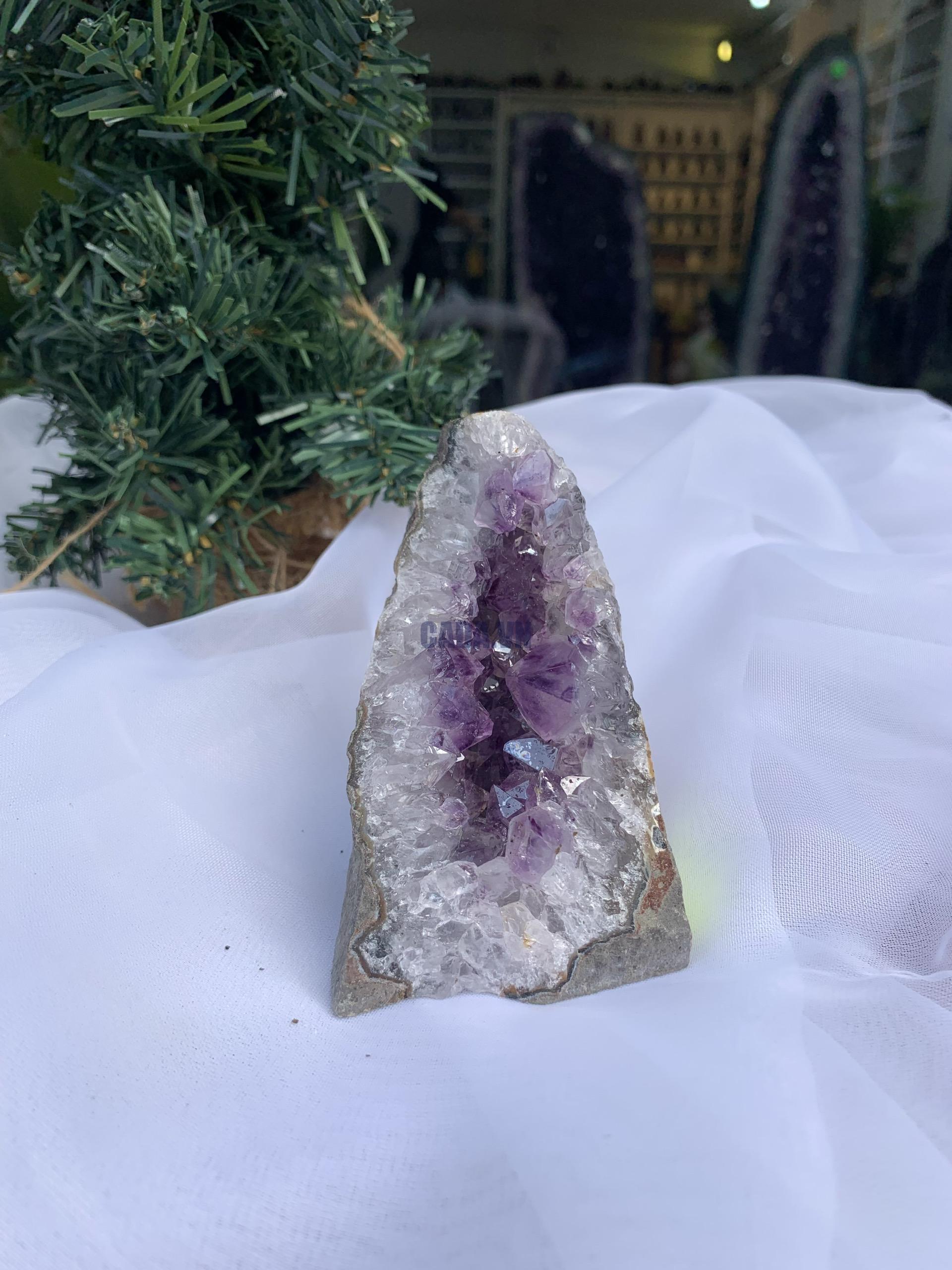 HỐC THẠCH ANH TÍM NHỎ – SMALL AMETHYST (TV367), KL: 0.394 KG, KT: 10 x 6 CM