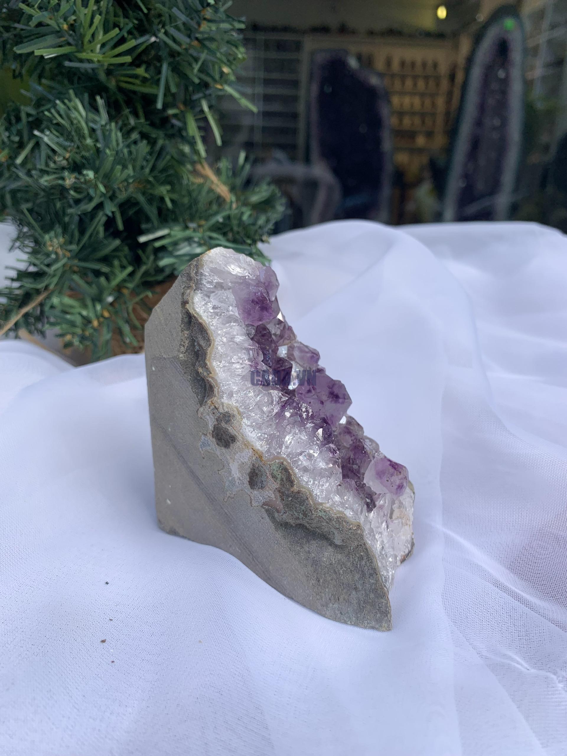 HỐC THẠCH ANH TÍM NHỎ – SMALL AMETHYST (TV367), KL: 0.394 KG, KT: 10 x 6 CM