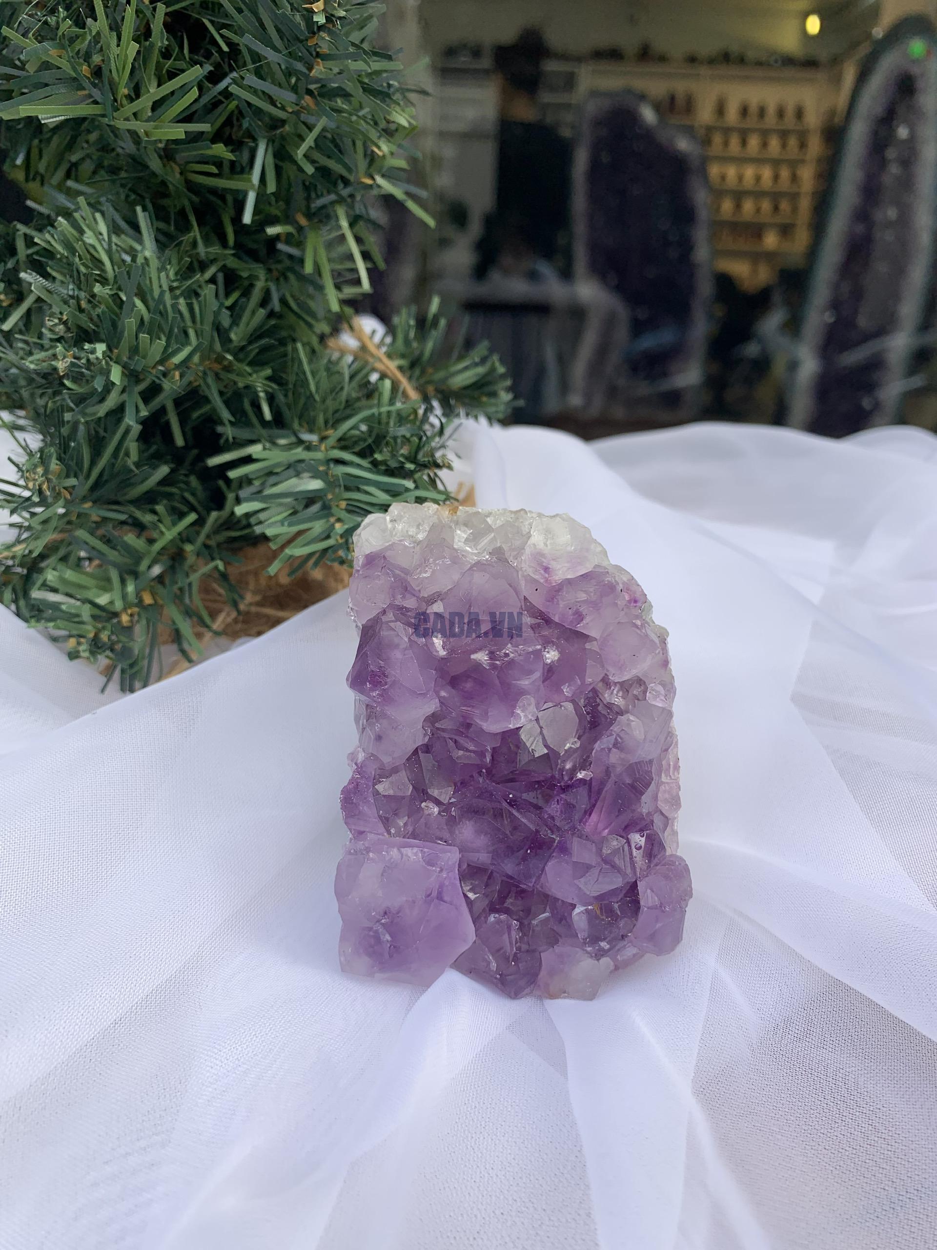 HỐC THẠCH ANH TÍM NHỎ – SMALL AMETHYST (TV323), KL: 0.554 KG, KT: 8 x 6 CM