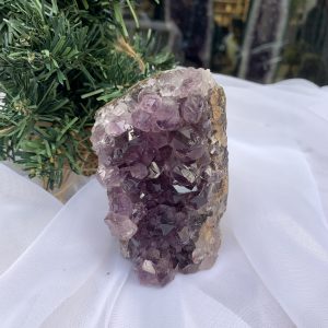 HỐC THẠCH ANH TÍM NHỎ – SMALL AMETHYST GEODE (TV249), KL: 0.484KG, KT: 10x7 CM