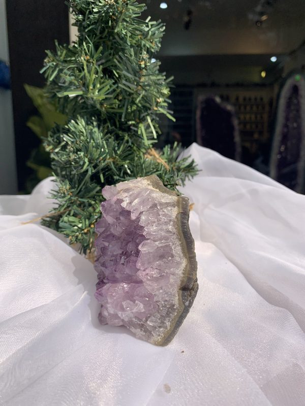 HỐC THẠCH ANH TÍM NHỎ – SMALL AMETHYST (TV383), KL: 0.472KG, KT: 9 x 6.7 CM