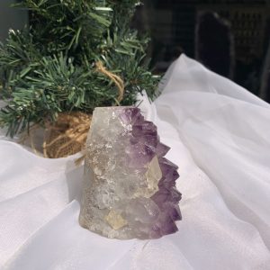 HỐC THẠCH ANH TÍM NHỎ – SMALL AMETHYST (TV381), KL: 0.388KG, KT: 7.6 x 7.3 CM