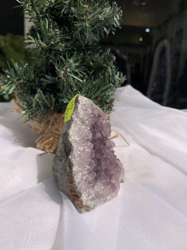 HỐC THẠCH ANH TÍM NHỎ – SMALL AMETHYST (TV358), KL: 0.304 KG, KT: 8 x 9 CM    