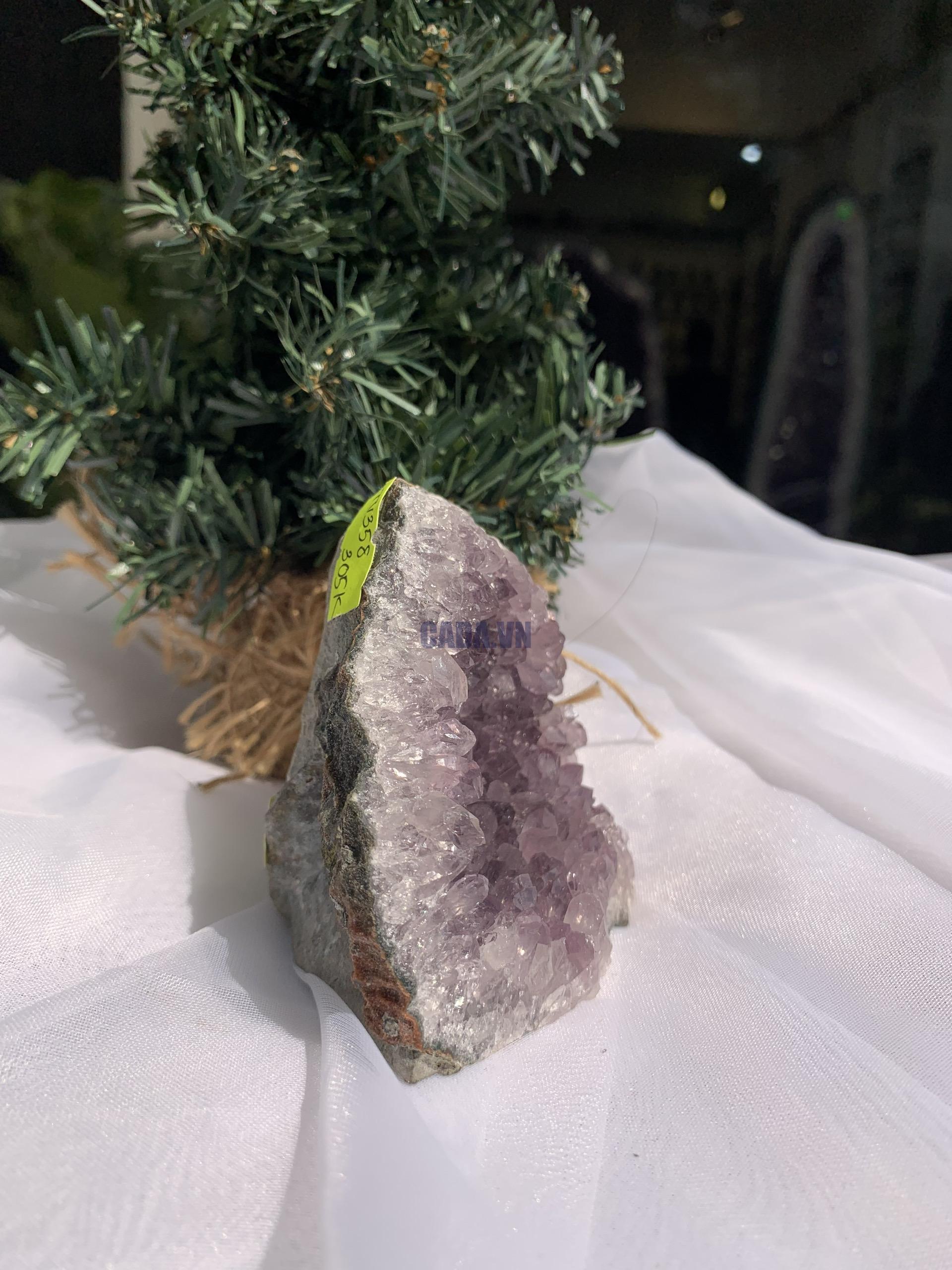 HỐC THẠCH ANH TÍM NHỎ – SMALL AMETHYST (TV358), KL: 0.304 KG, KT: 8 x 9 CM    