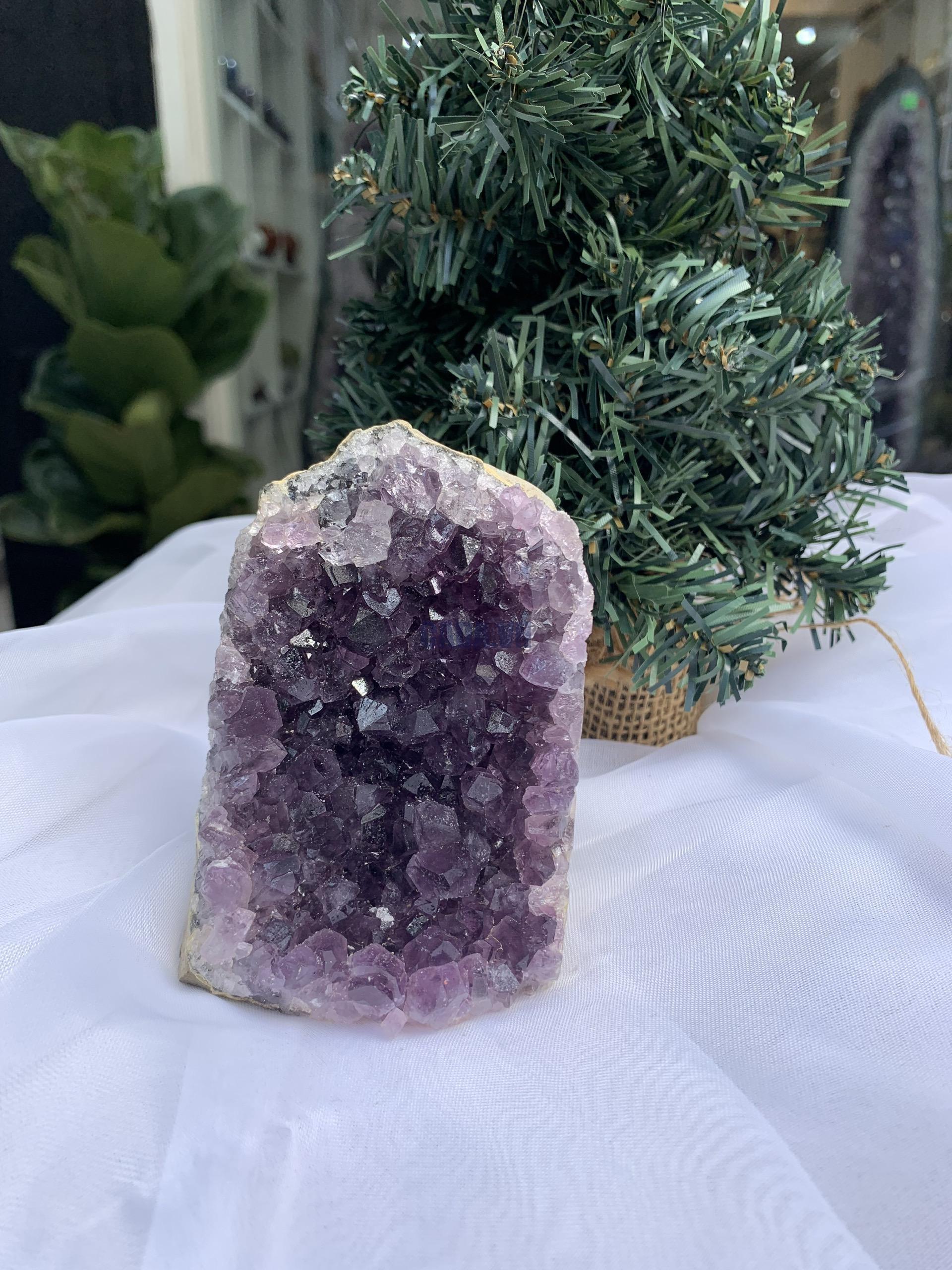 HỐC THẠCH ANH TÍM NHỎ – SMALL AMETHYST (TV375), KL: 0.574 KG, KT: 10 x 8 CM