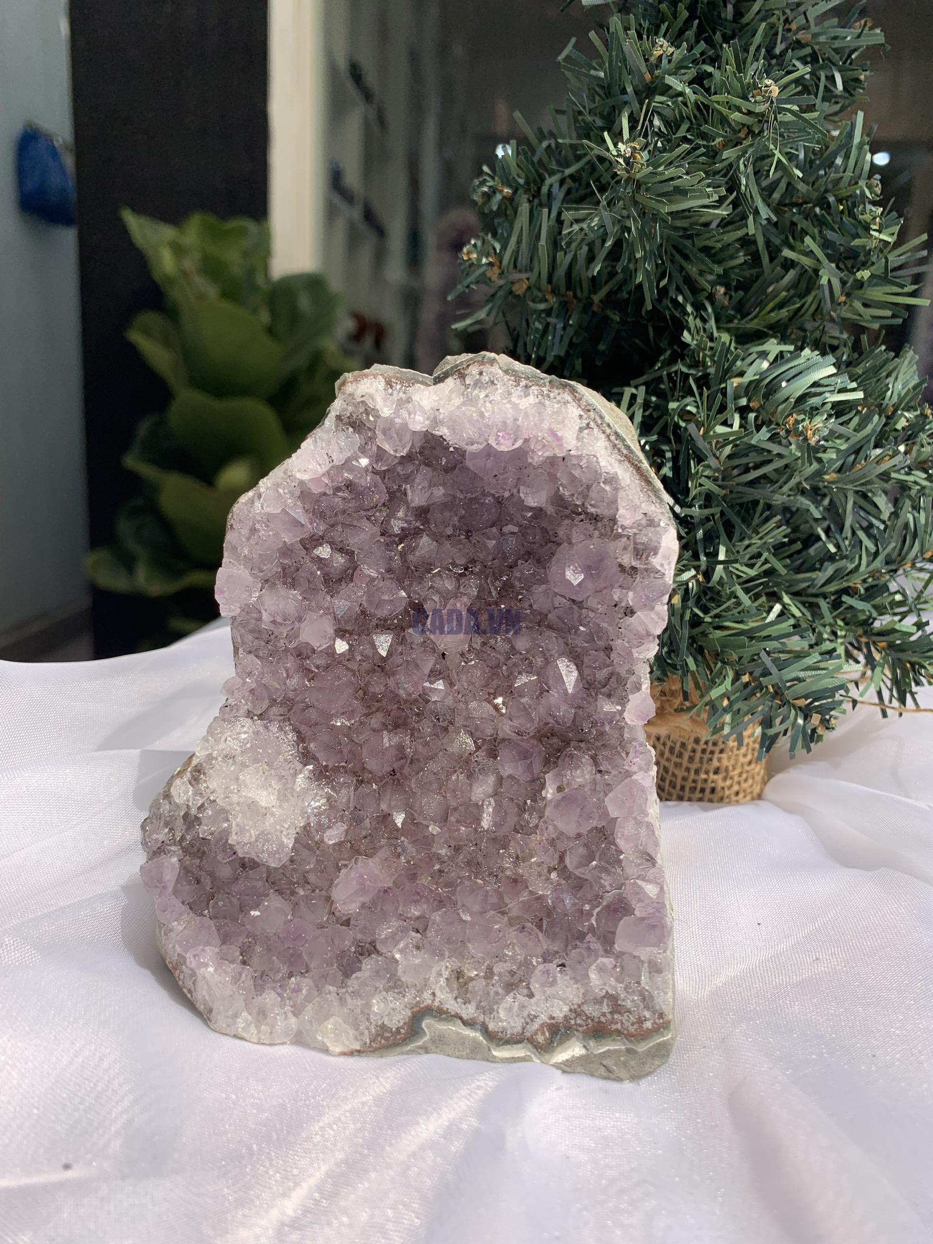 HỐC THẠCH ANH TÍM NHỎ – SMALL AMETHYST (TV398), KL: 0.96KG, KT: 12.2 x 10 CM