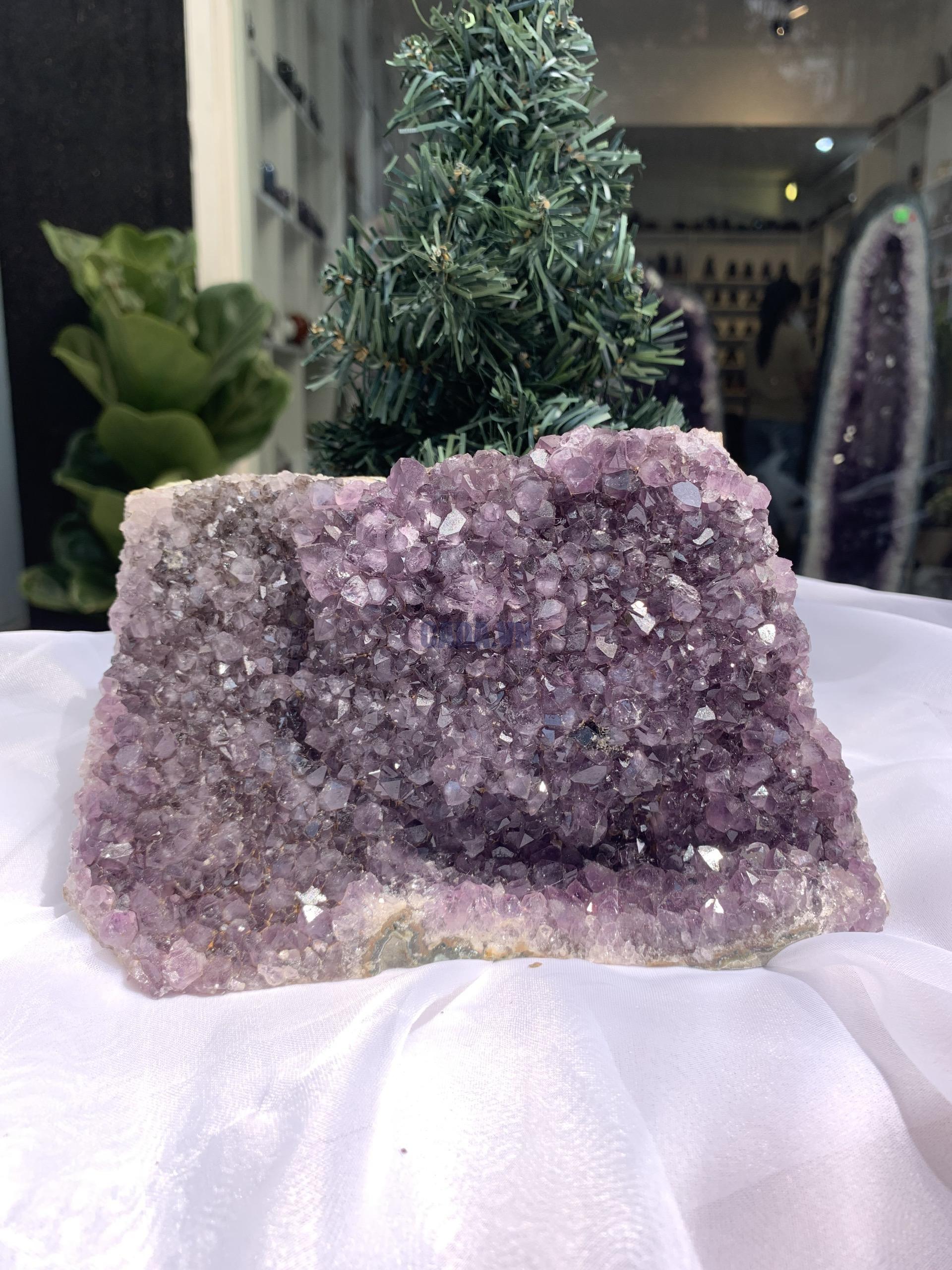 HỐC THẠCH ANH TÍM NHỎ – SMALL AMETHYST (TV402), KL: 2.316KG, KT: 13.3 x 20 CM