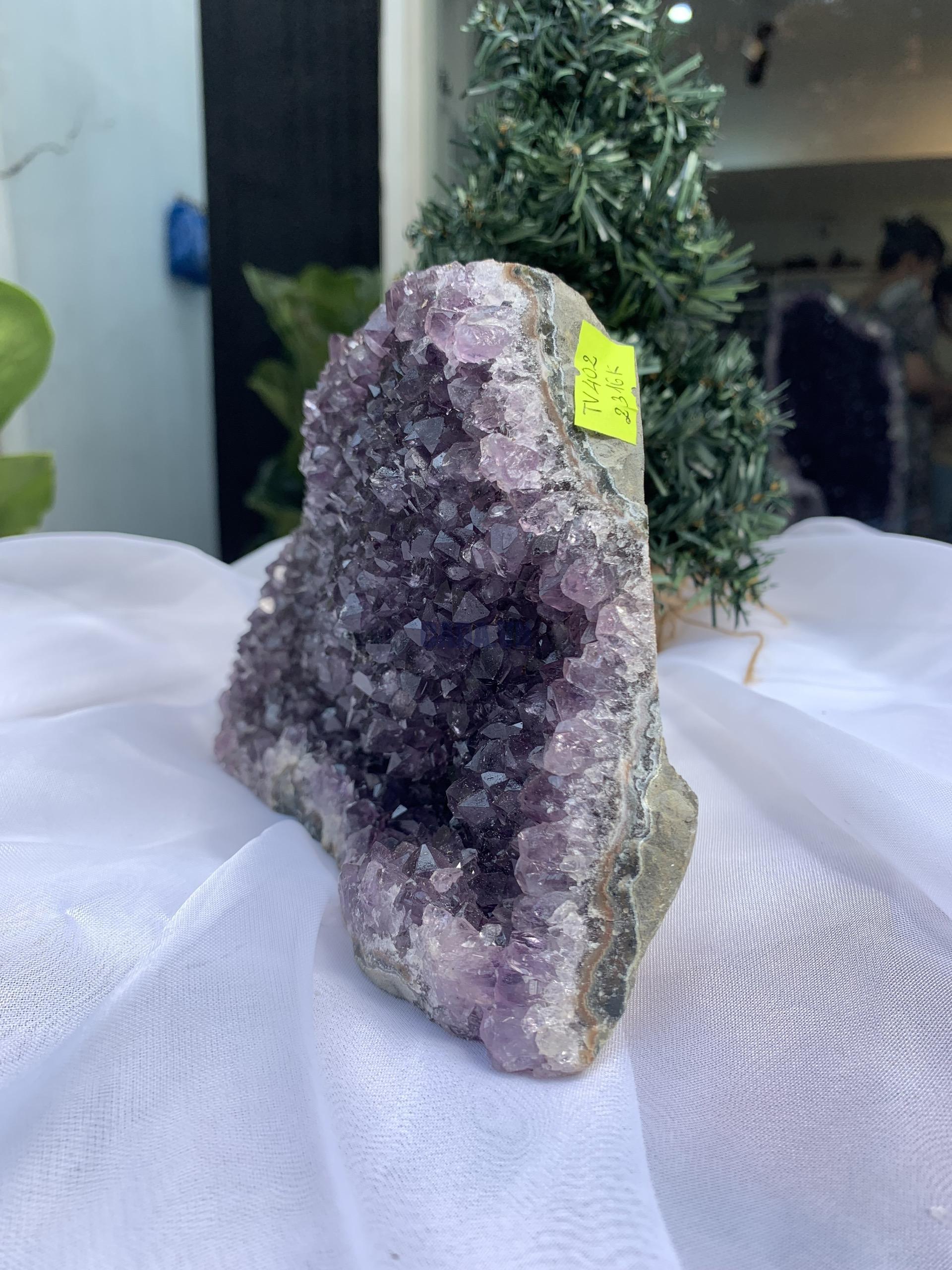 HỐC THẠCH ANH TÍM NHỎ – SMALL AMETHYST (TV402), KL: 2.316KG, KT: 13.3 x 20 CM