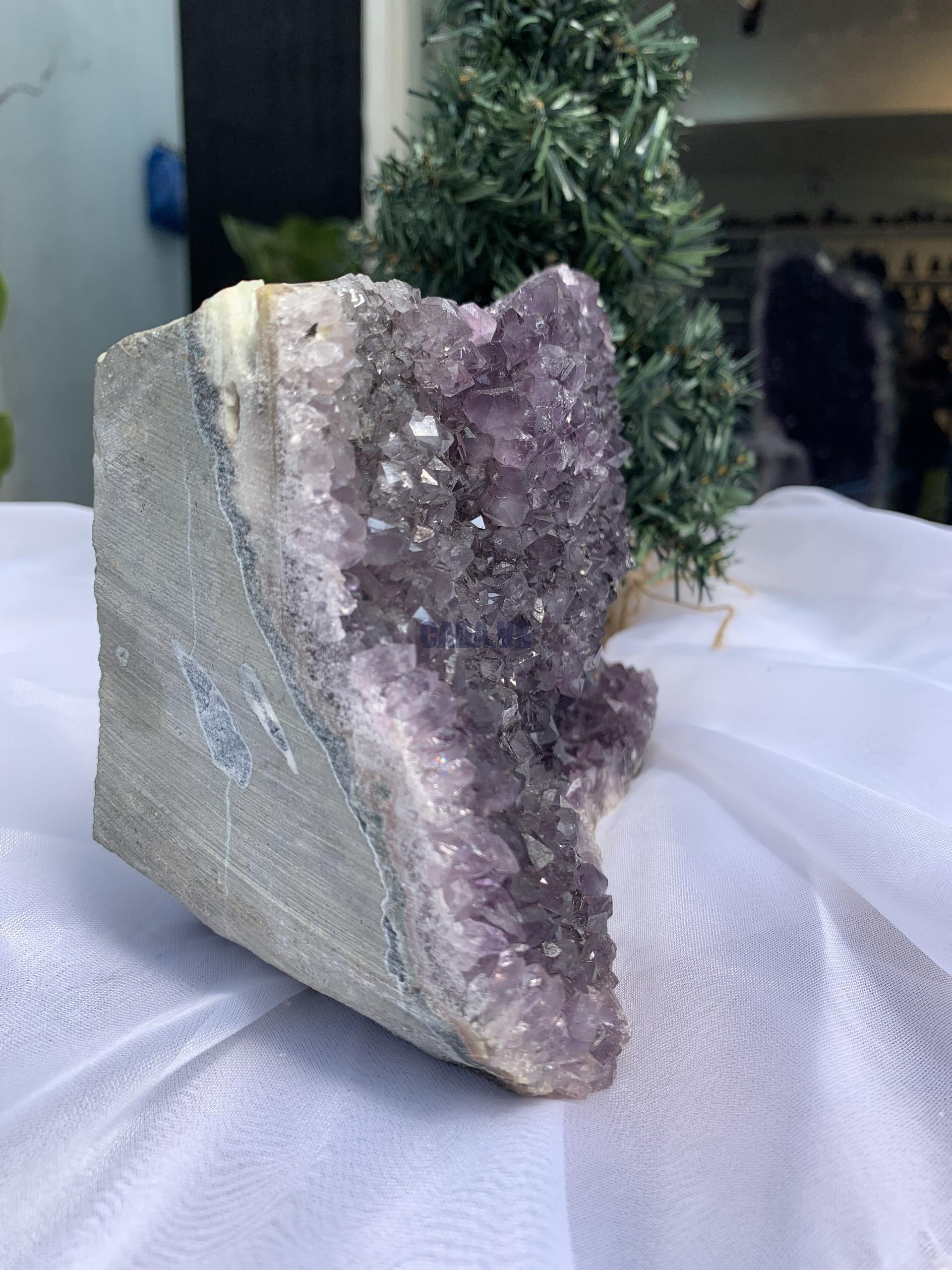 HỐC THẠCH ANH TÍM NHỎ – SMALL AMETHYST (TV402), KL: 2.316KG, KT: 13.3 x 20 CM