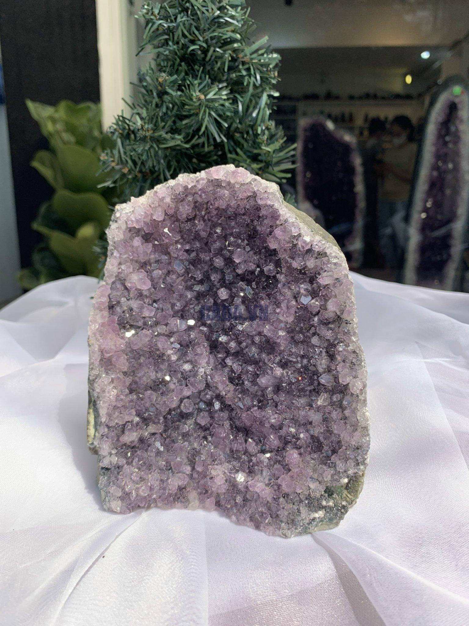 HỐC THẠCH ANH TÍM NHỎ – SMALL AMETHYST (TV377), KL: 1.41 KG, KT: 14.4 x 12 CM 