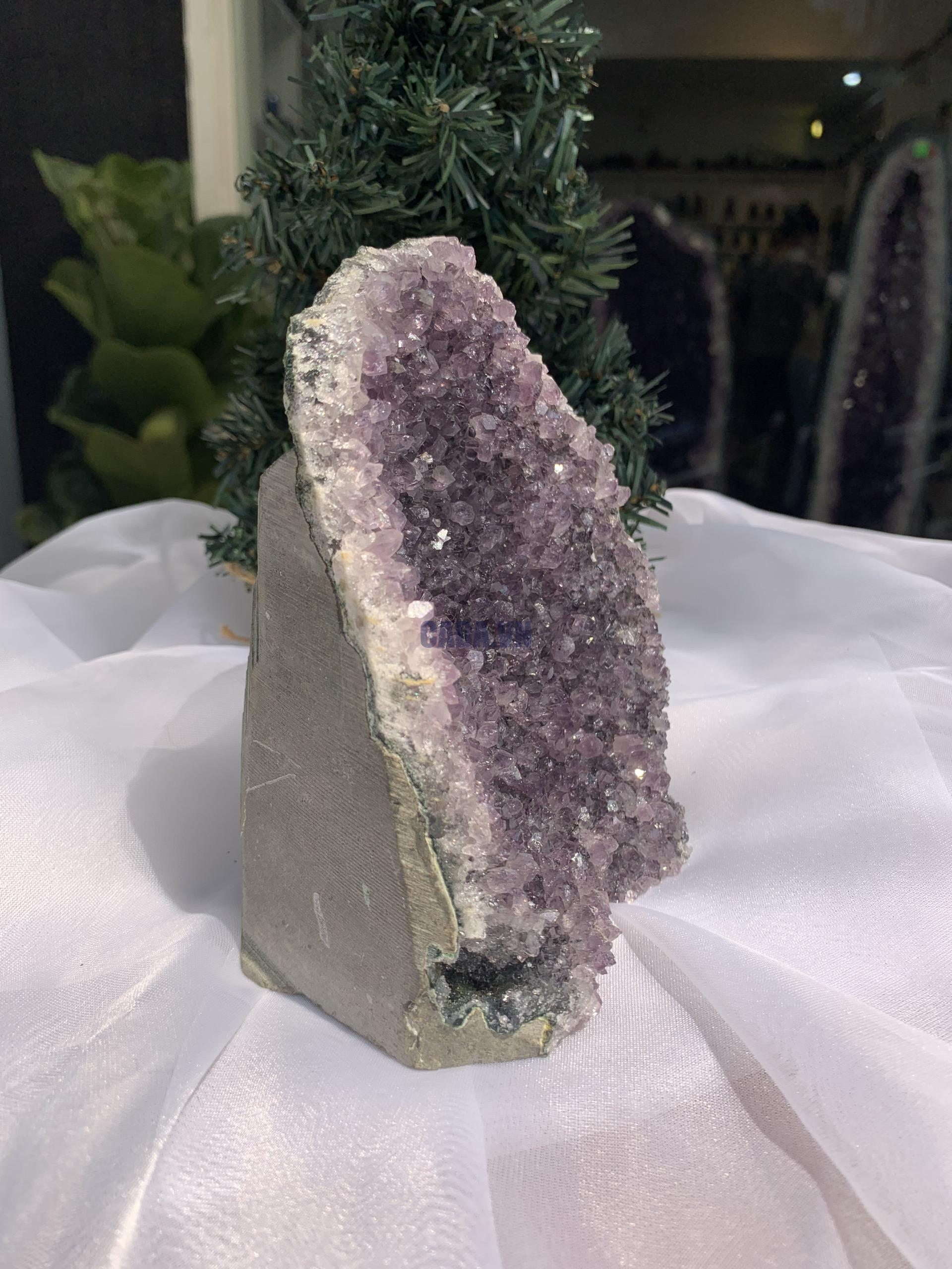 HỐC THẠCH ANH TÍM NHỎ – SMALL AMETHYST (TV377), KL: 1.41 KG, KT: 14.4 x 12 CM