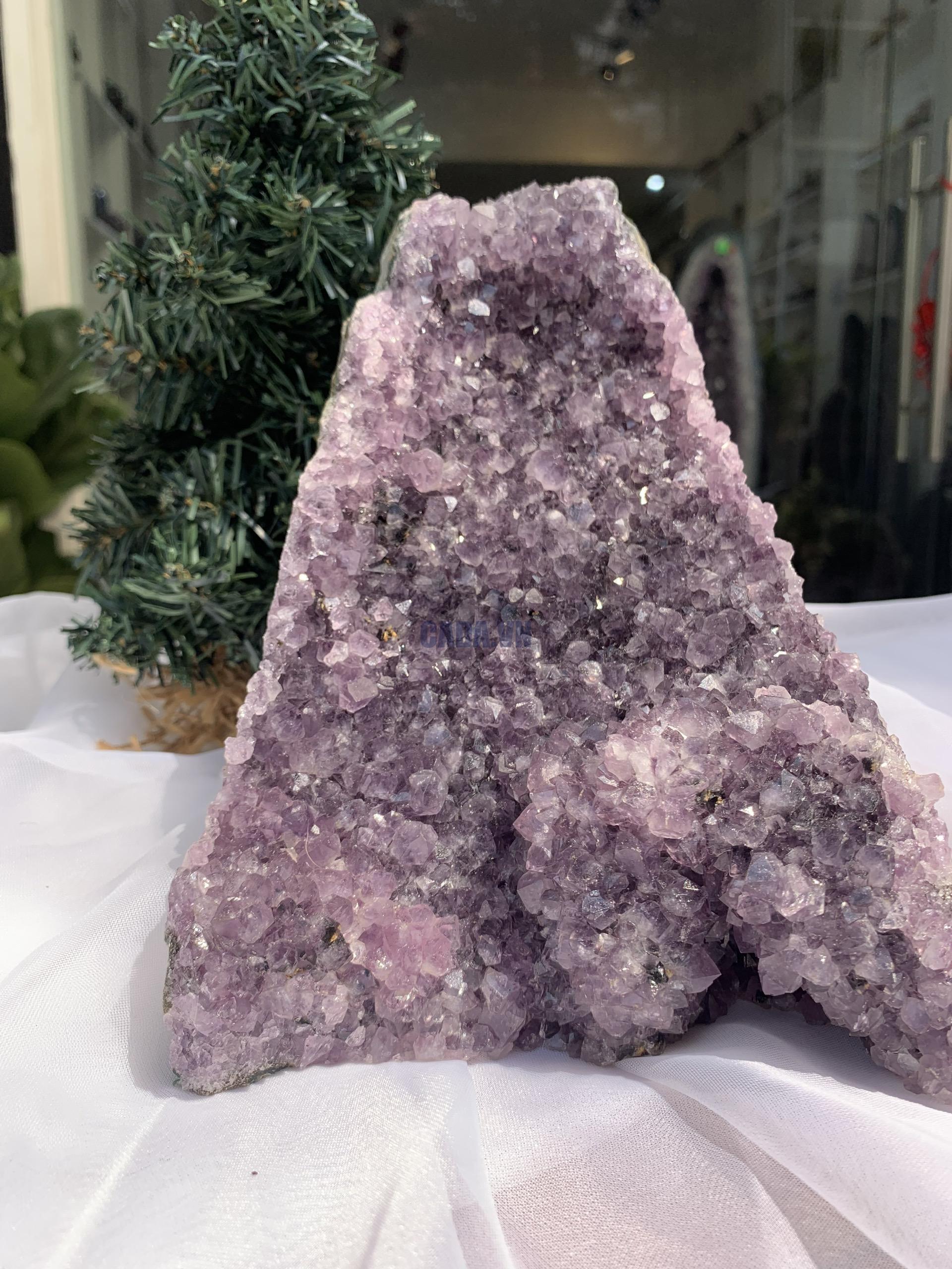 HỐC THẠCH ANH TÍM NHỎ – SMALL AMETHYST (TV400), KL: 2.622 KG, KT: 17.2x16 CM