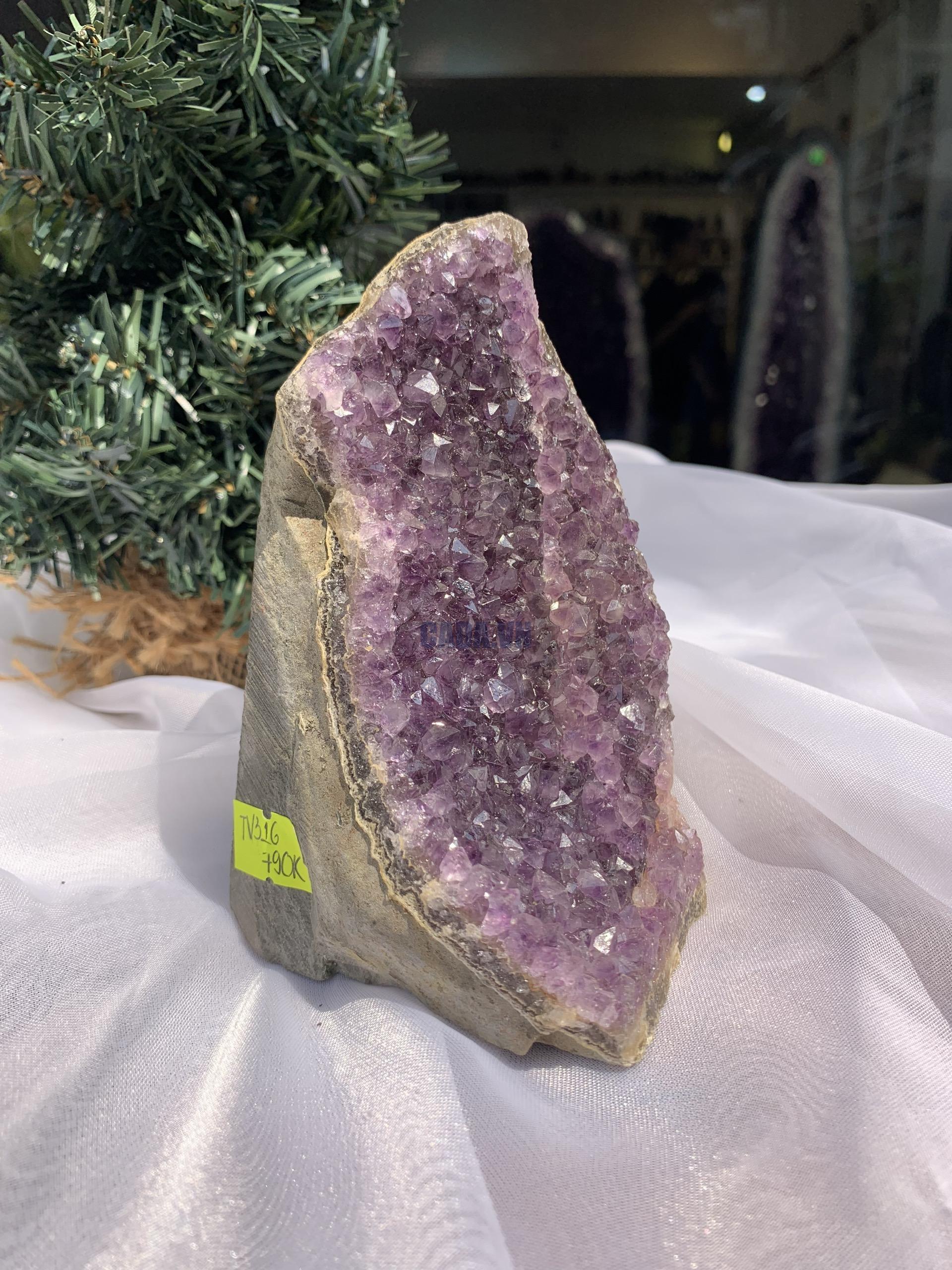 HỐC THẠCH ANH TÍM NHỎ – SMALL AMETHYST(TV316), KL: 0.79 KG, KT: 13 x 9 CM