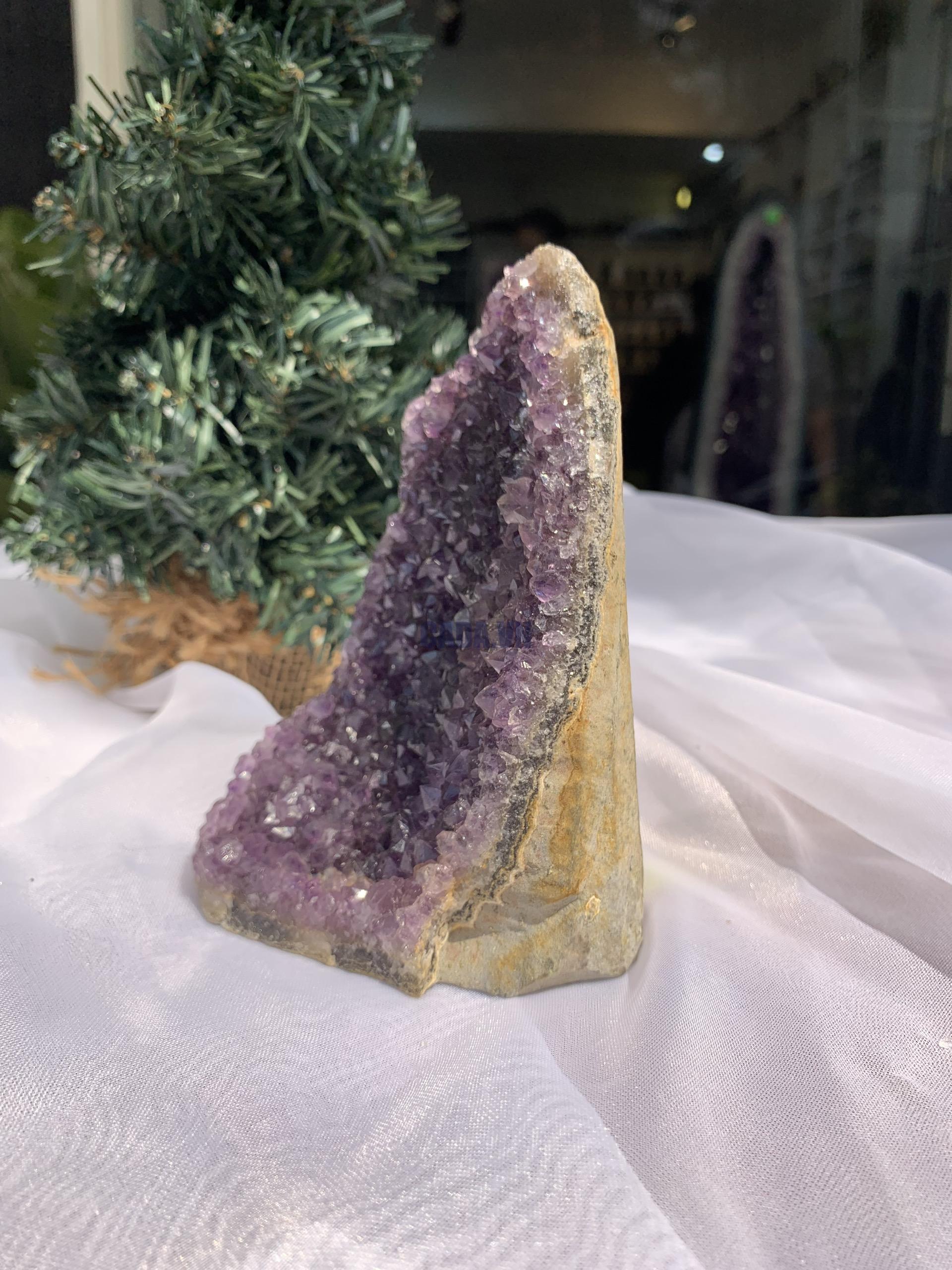 HỐC THẠCH ANH TÍM NHỎ – SMALL AMETHYST(TV316), KL: 0.79 KG, KT: 13 x 9 CM