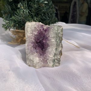 HỐC THẠCH ANH TÍM NHỎ – SMALL AMETHYST (TV384), KL: 0.474 KG, KT: 7 x 6.3 CM