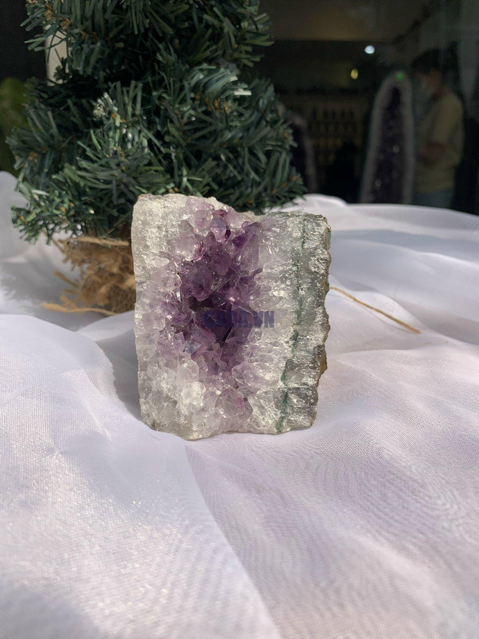 HỐC THẠCH ANH TÍM NHỎ – SMALL AMETHYST (TV384), KL: 0.474 KG, KT: 7 x 6.3 CM