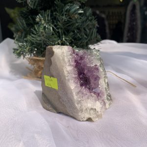 HỐC THẠCH ANH TÍM NHỎ – SMALL AMETHYST (TV384), KL: 0.474 KG, KT: 7 x 6.3 CM