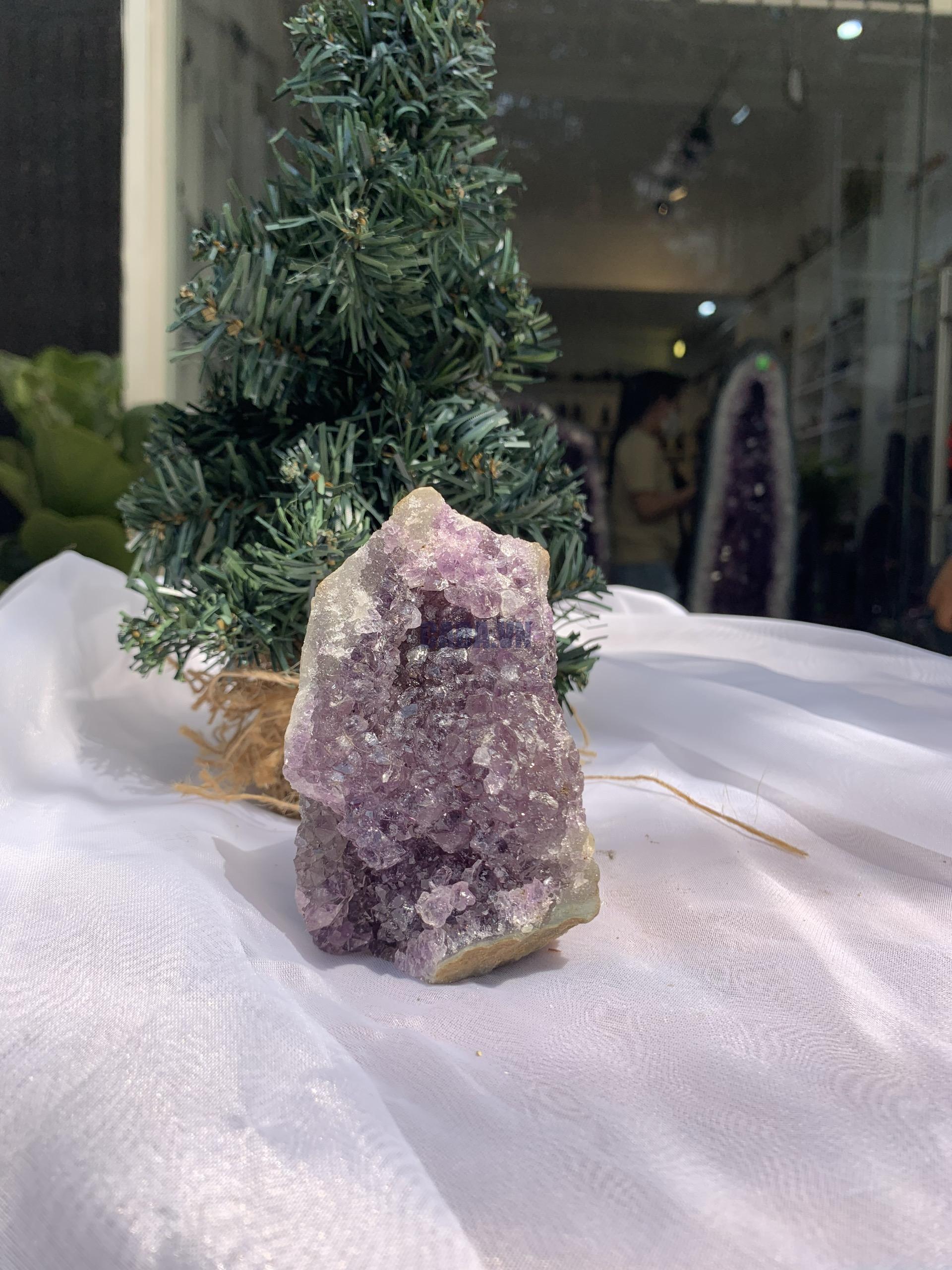 HỐC THẠCH ANH TÍM NHỎ – SMALL AMETHYST (TV394), KL: 0.408KG, KT: 9.7x 6 CM