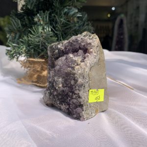 HỐC THẠCH ANH TÍM NHỎ – SMALL AMETHYST (TV395), KL: 0.458KG, KT: 8.2x 6.8 CM