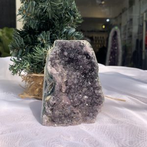 HỐC THẠCH ANH TÍM NHỎ – SMALL AMETHYST (TV396), KL: 0.606KG, KT: 10.1x 9 CM