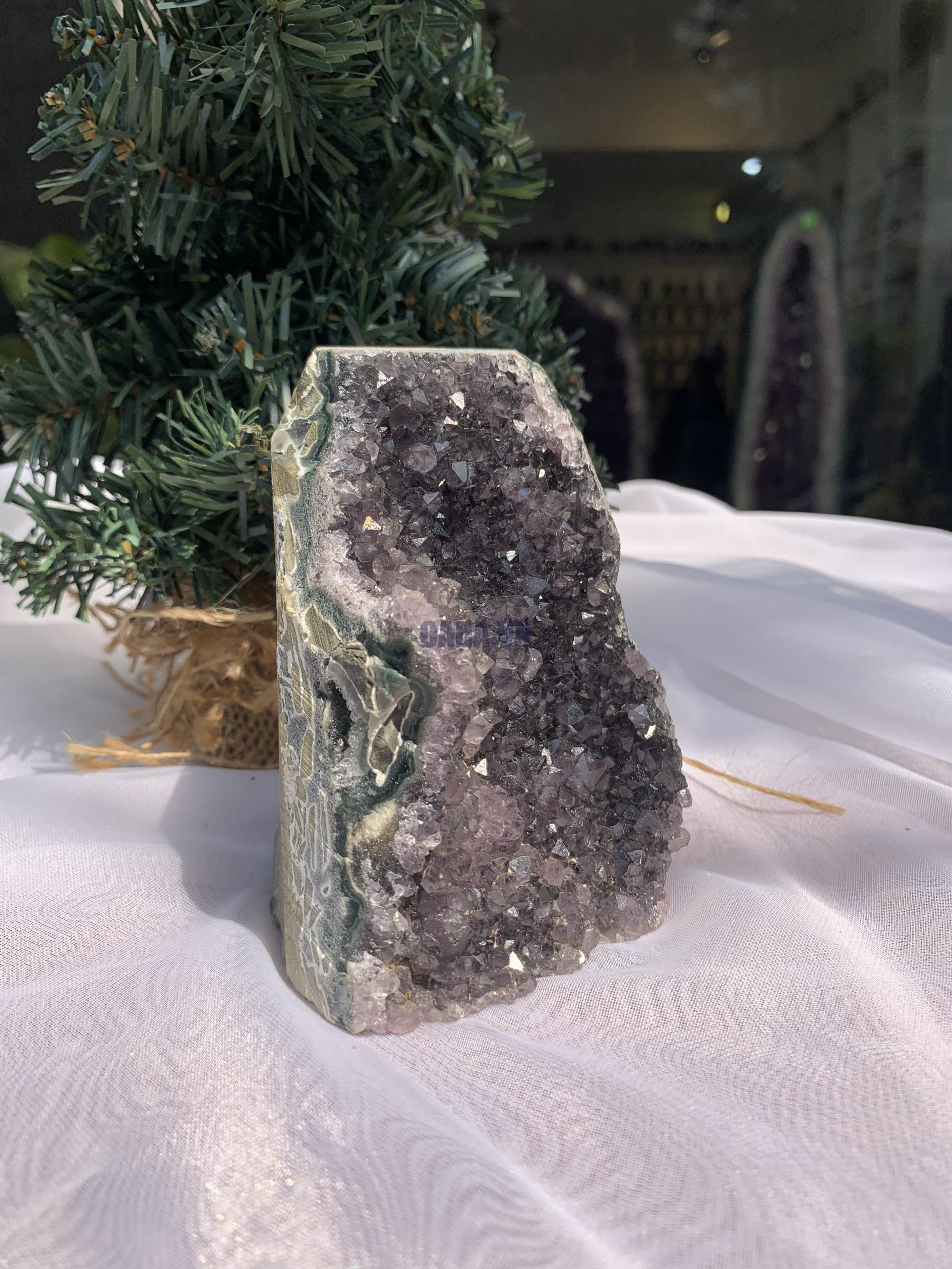 HỐC THẠCH ANH TÍM NHỎ – SMALL AMETHYST (TV396), KL: 0.606KG, KT: 10.1x 9 CM