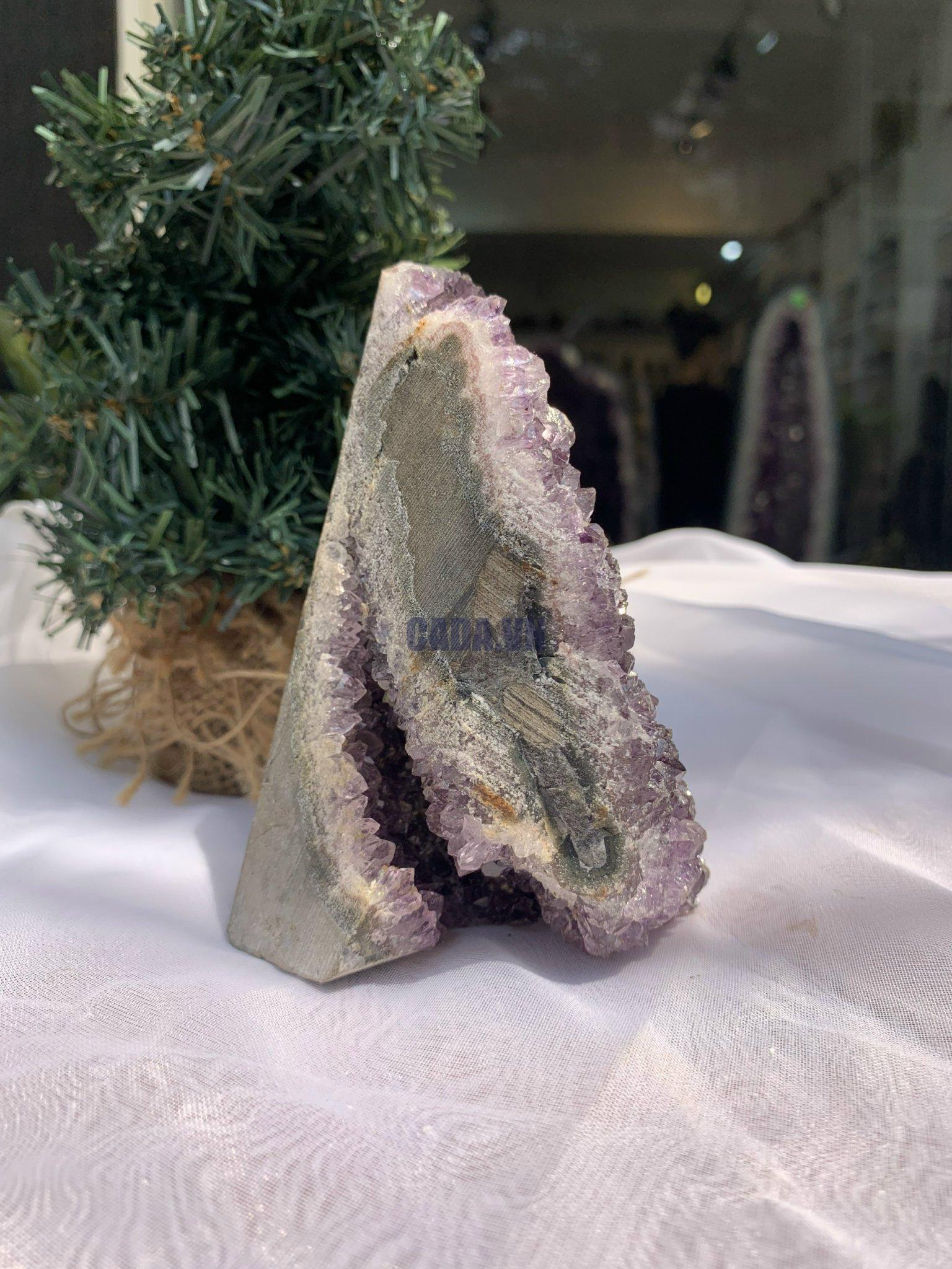 HỐC THẠCH ANH TÍM NHỎ – SMALL AMETHYST (TV390), KL: 0.756KG, KT: 11.7 x 8.9 CM